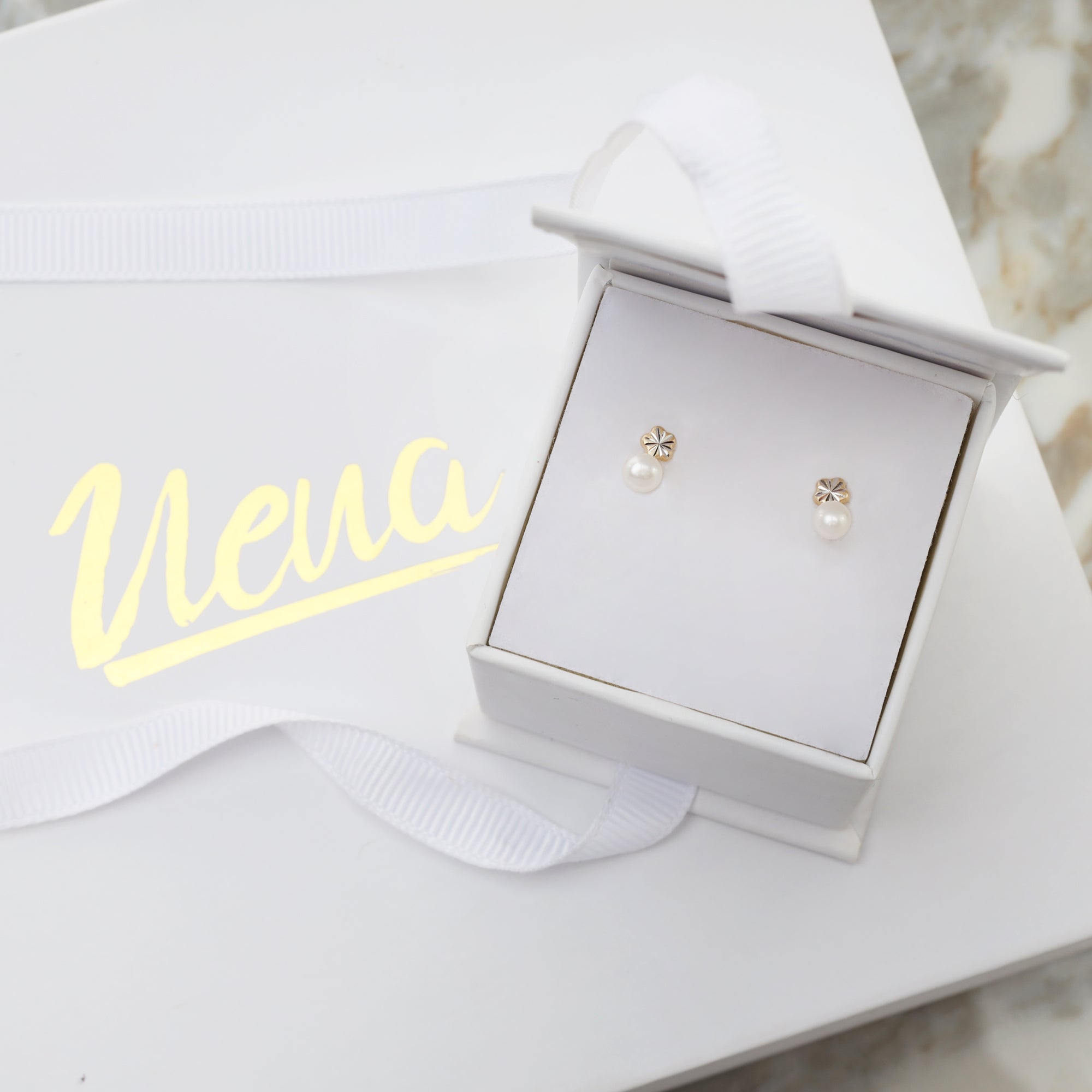 Perla con flor oro mini