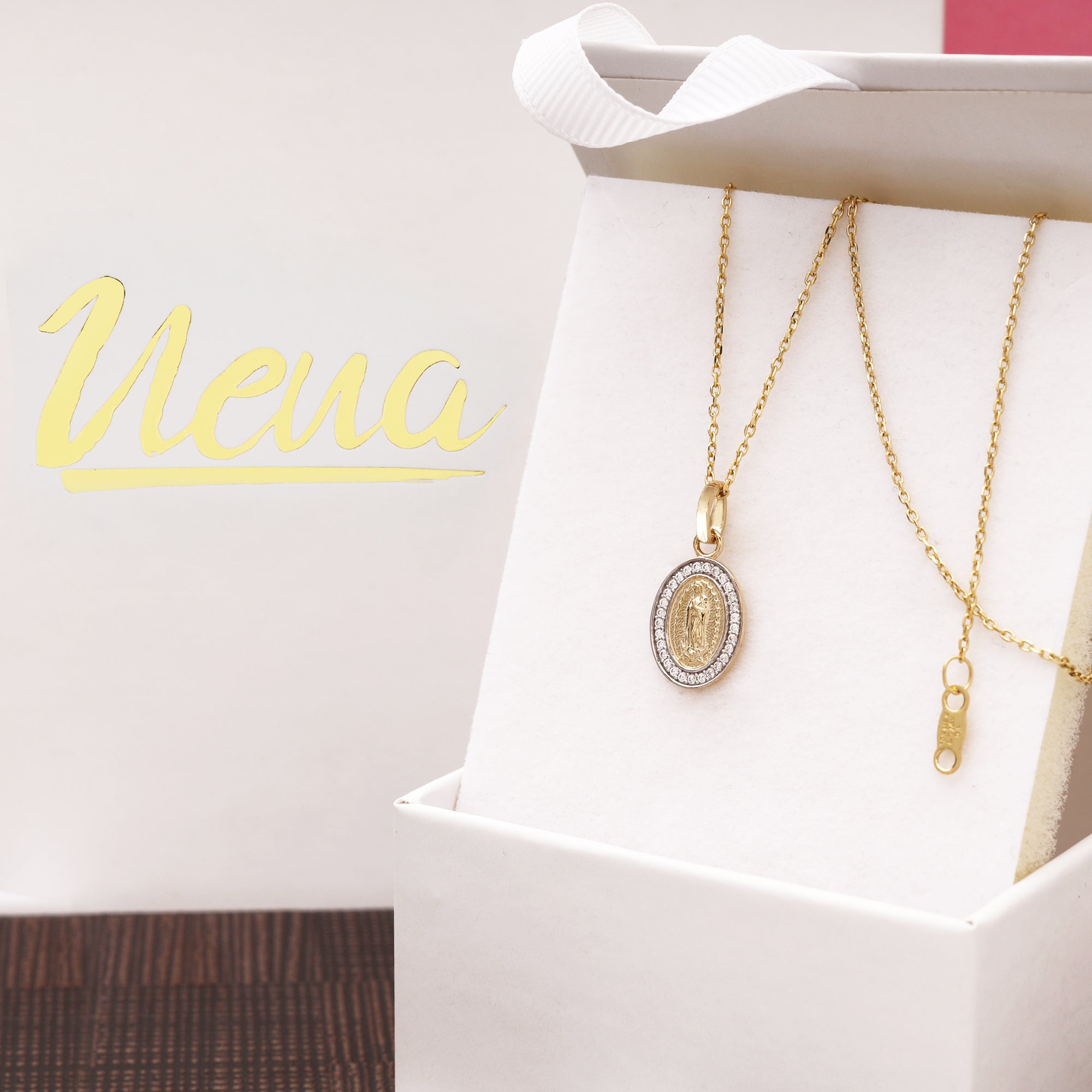 Cadena con Dije virgen María ovalada de dos oros
