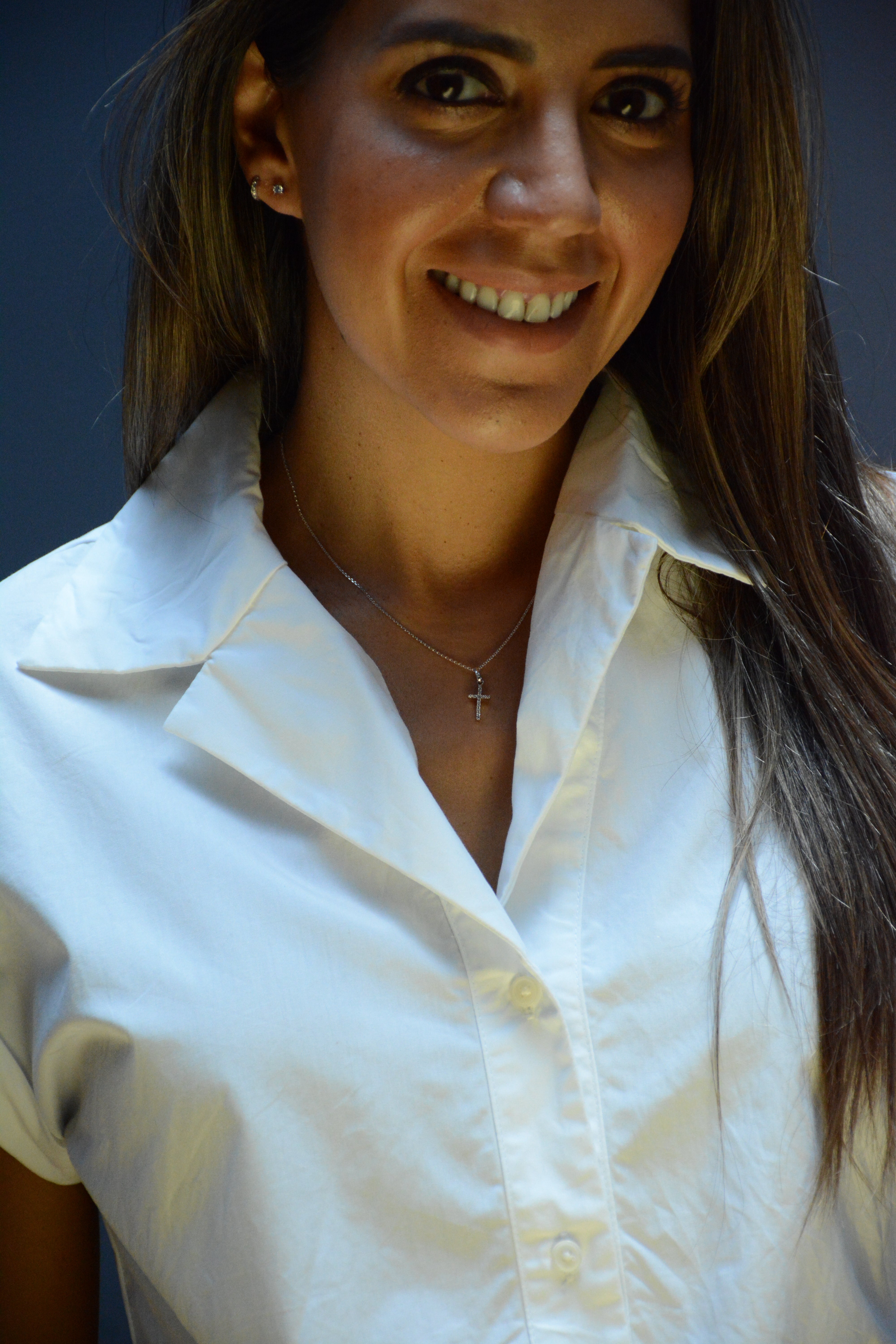 Cadena con cruz mini de oro dorado