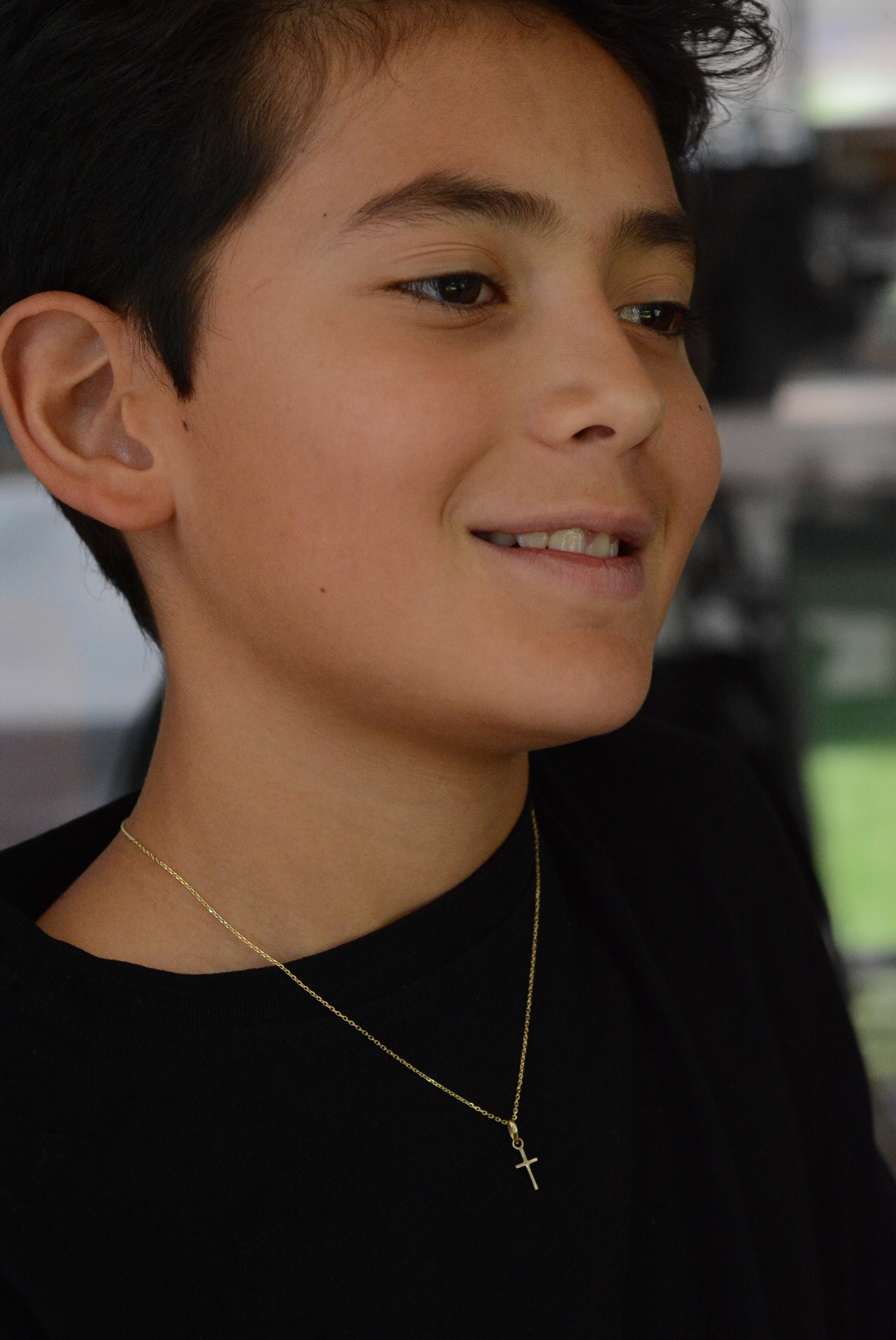 Cadena con cruz mini de oro dorado