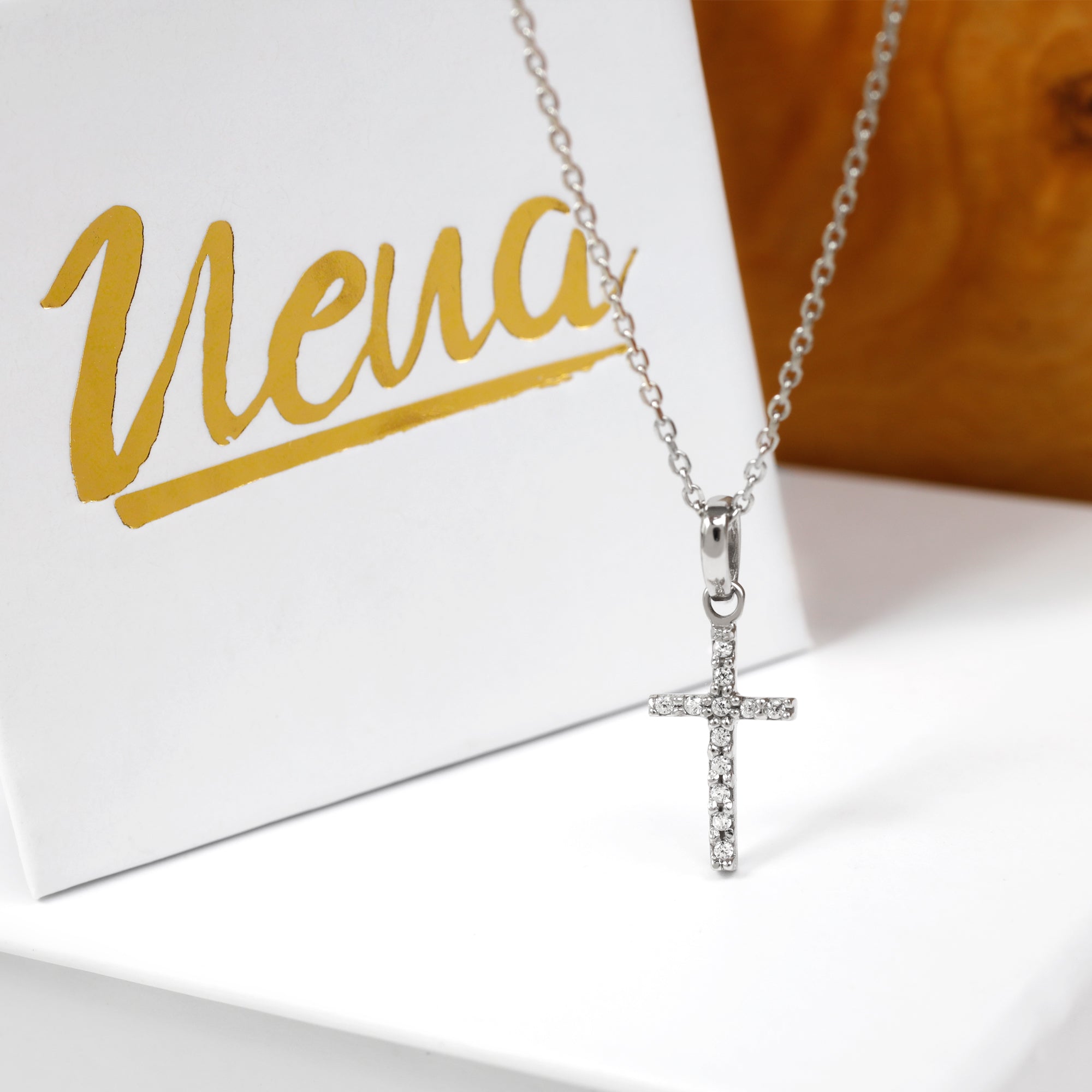 Cadena con cruz chica oro blanco con circonia